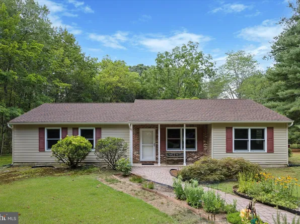 14 Main St, Cream Ridge, NJ 08514