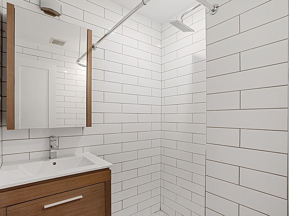 4th image of 444 E 13th St APT 7