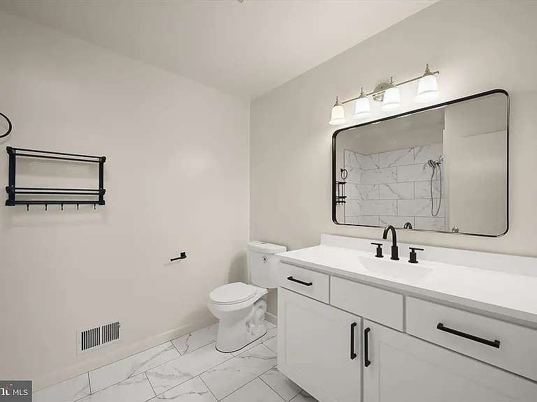3619 Glengyle Ave #8C — Photo 2