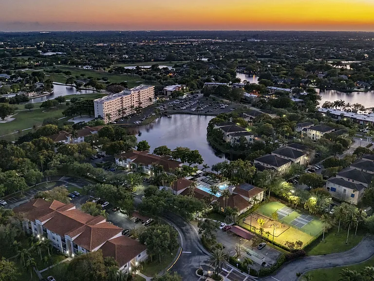 Gatehouse On The Green — Photo 33