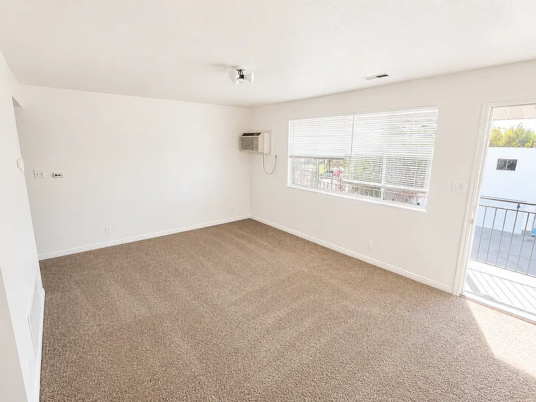 49 N 400 W — Photo 3