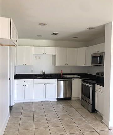 2nd image of 736 Camellia Ave