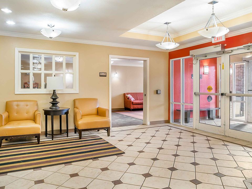 Lobby and Guest Check-in