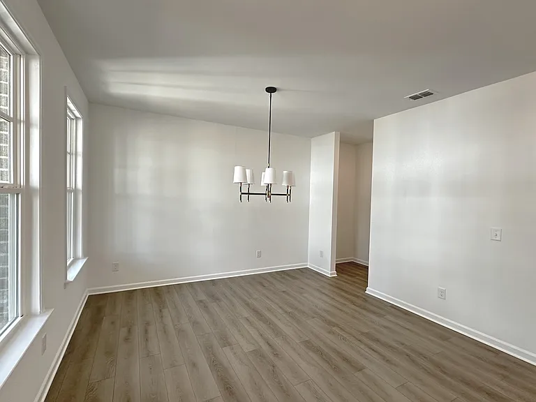 54 Mayfair St — Photo 6
