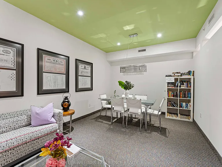 720 Yonge St #307 — Photo 7