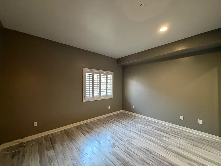 423 E Providencia Ave #105 — Photo 11