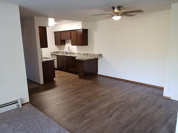 3rd image of 214 Williamsburg Dr APT 8