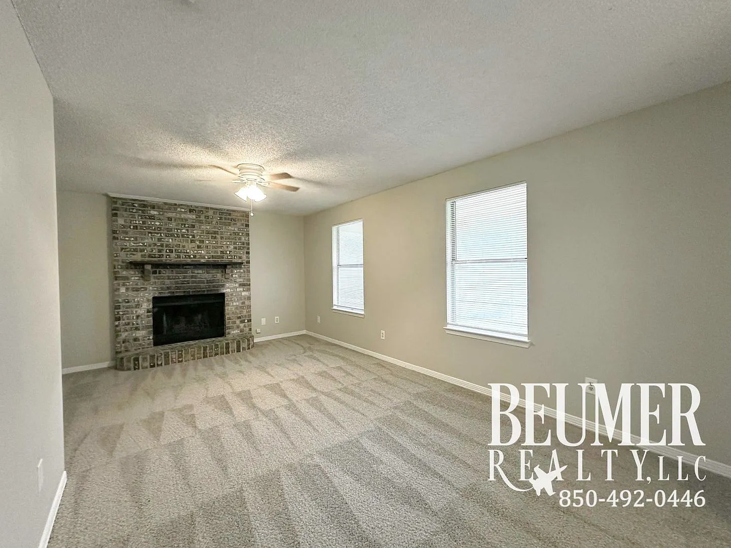 3 bd 2 bath 1275 sqft Home For Rent — Photo 2