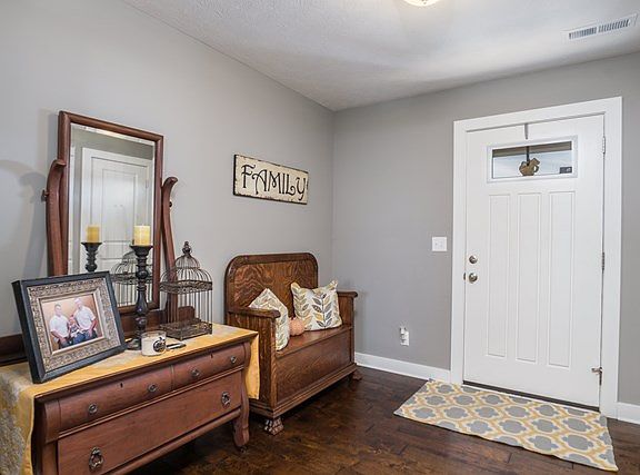2nd image of 5555 Goldenrod Ln