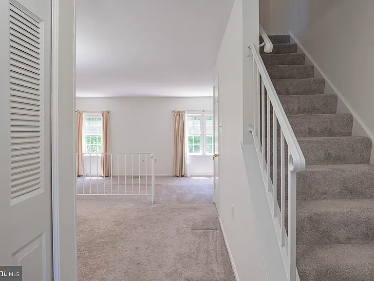 2913 Seminole Rd — Photo 6