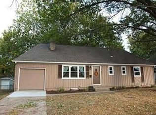 8323 Tomahawk Rd, Overland Park, KS 66207