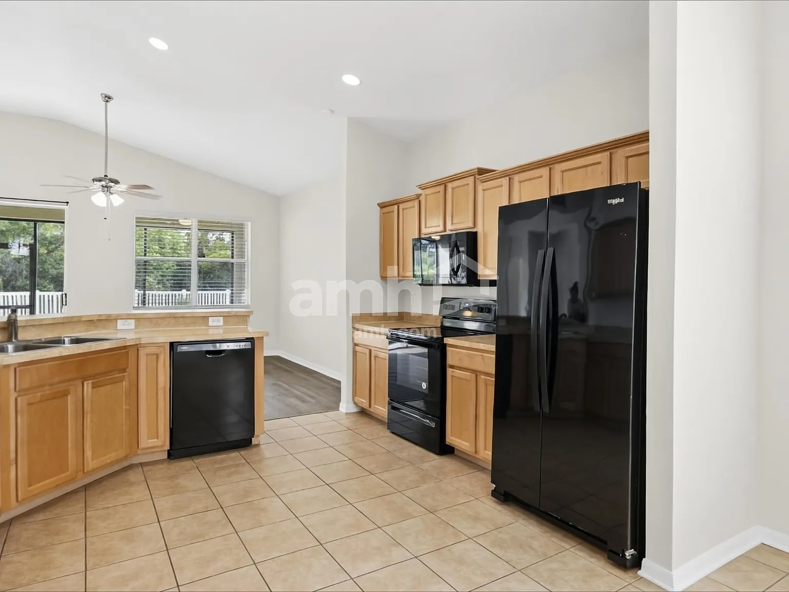 3 bed, 2.0 bath, 2062 sqft, $2,440 — Photo 4