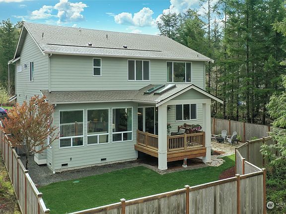 3rd image of 1595 Elk Run Place SE