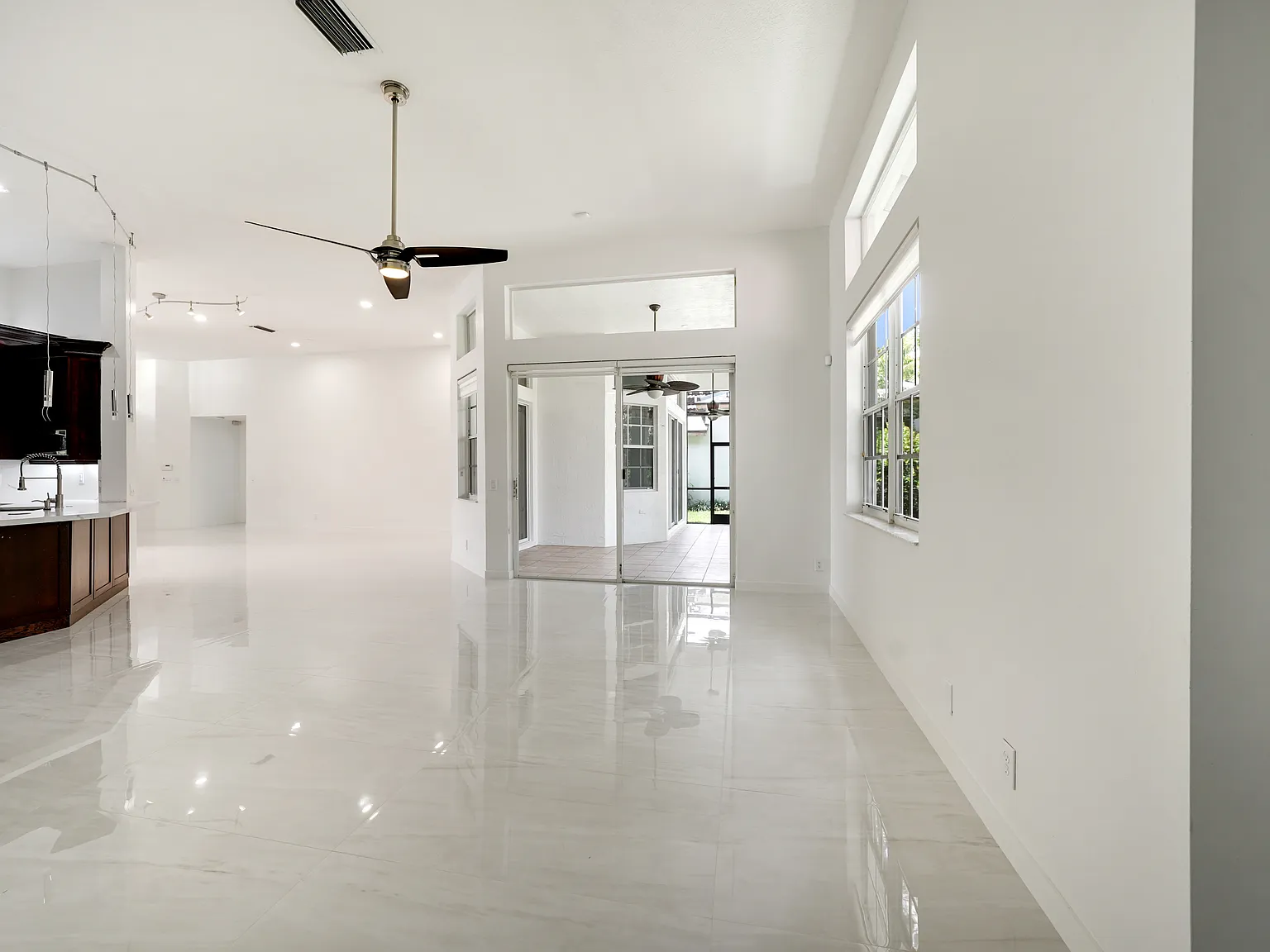 4 bed, 3.5 bath, 2662 sqft, $7,200 — Photo 3