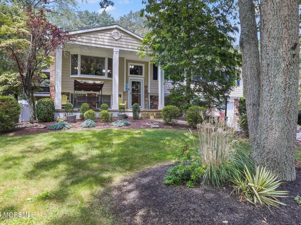 22 Galahad Drive, Manalapan, NJ 07726