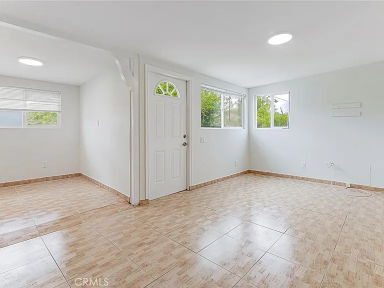 1333 Western Ave — Photo 24