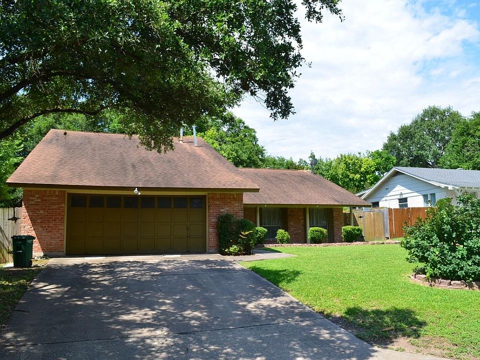 1st image of 1715 Pebble Brook Dr