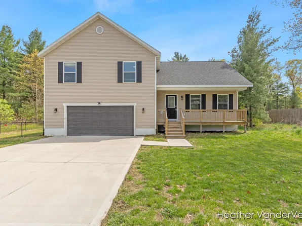 469 Ramona St, Twin Lake, MI 49457