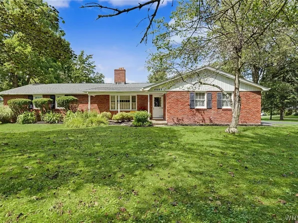 4685 Sawmill Rd, Clarence, NY 14031