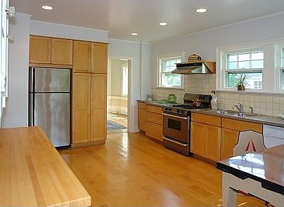 large kitchen, plenty of cabinets