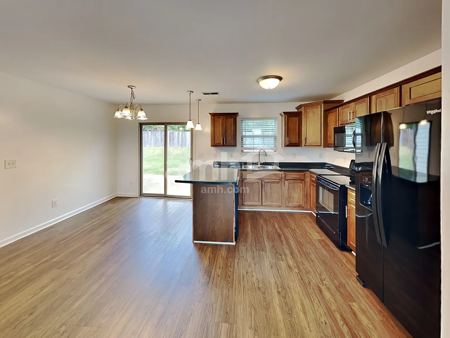 3 bed, 2.5 bath, 1504 sqft, $2,075 — Photo 4