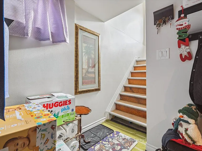 9 Grenadier Dr #UPPER — Photo 22