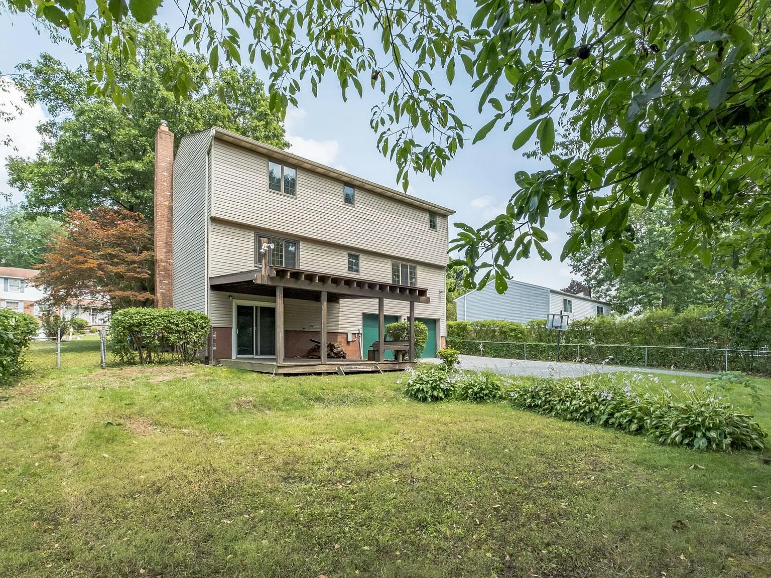 5 bed, 5000 sqft, $3,300 — Photo 4