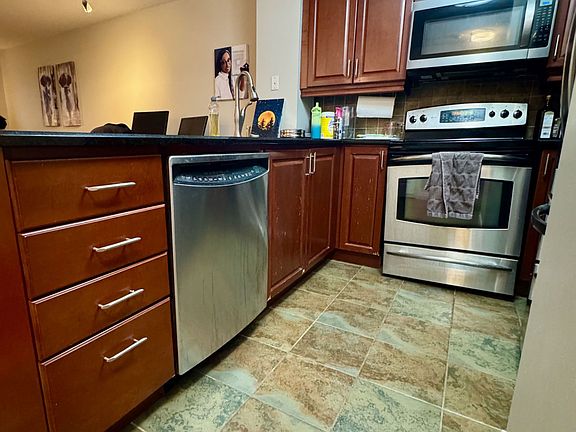 3rd image of 30 Grand Trunk Cres #1708
