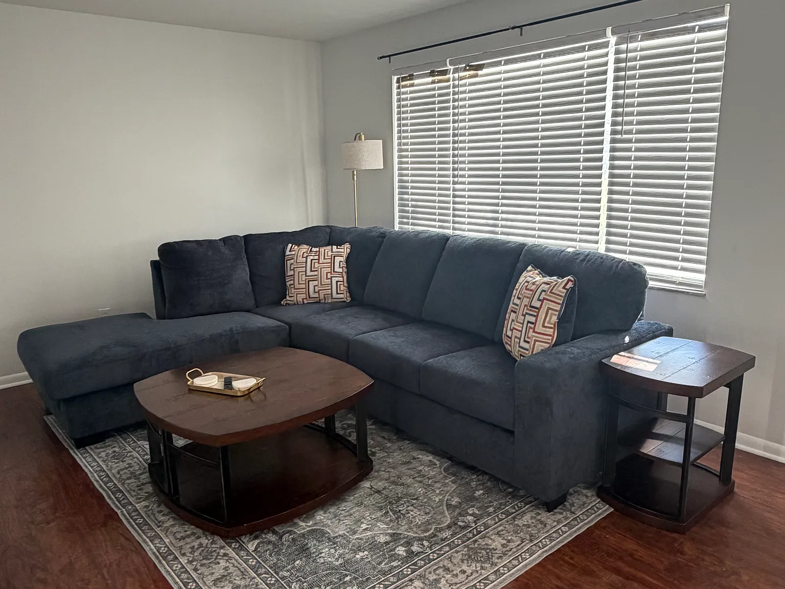 2 bed, 896 sqft, $1,600 — Photo 3