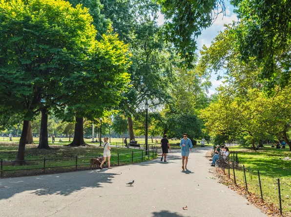 909 Lorimer Street image 15 of 15