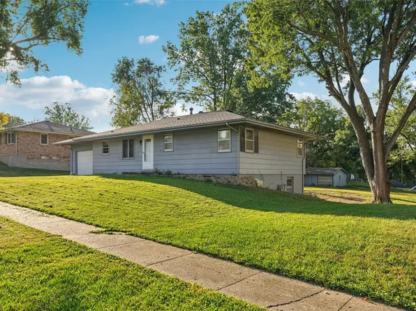 911 Caroline Ter, Indianola, IA 50125