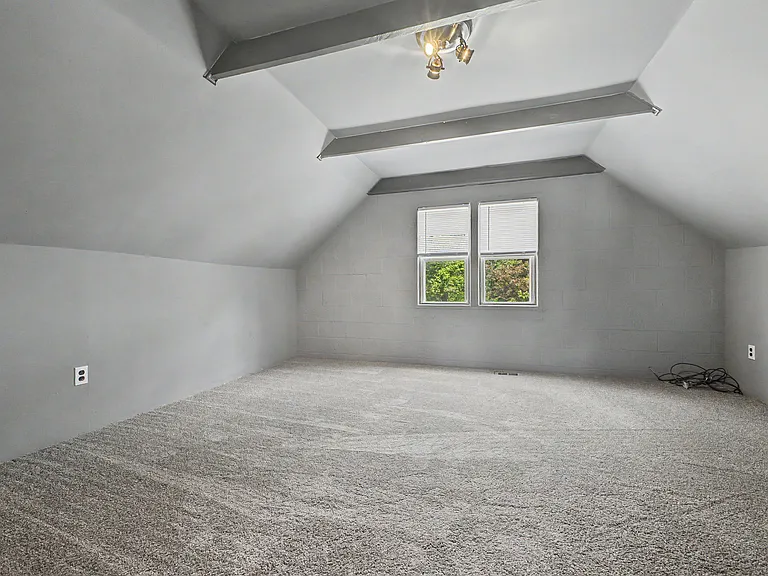 24915 Saint Paul Blvd — Photo 14