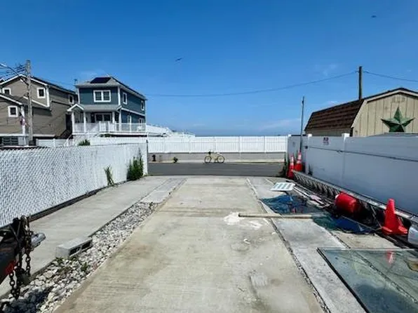 10 Channel Road, Broad Channel, NY 11693