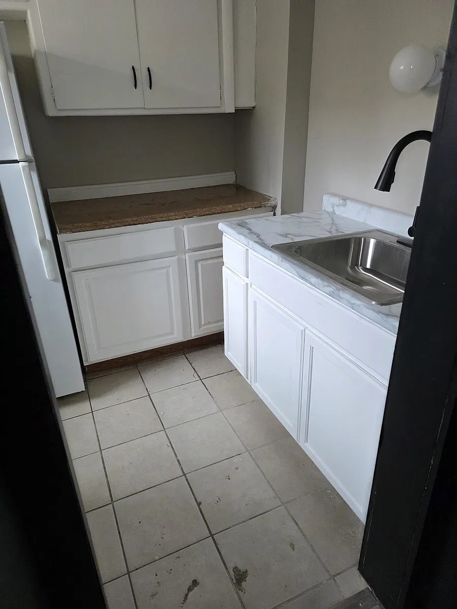 Building Photo - 843 N 24th St #103