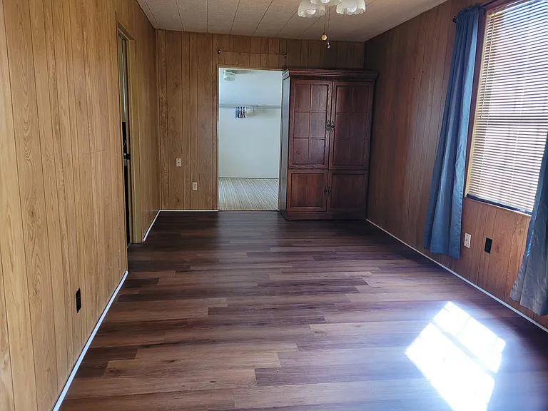 6092 FM 180 — Photo 19