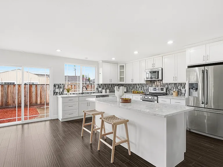 36045 Haley St — Photo 3
