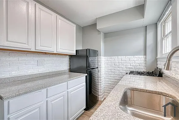 11 Sunship Rd — Photo 3