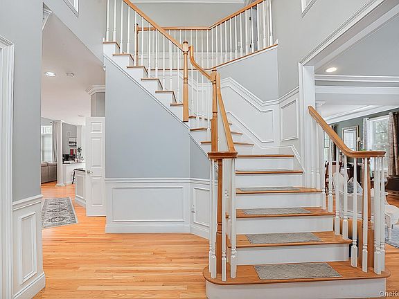 3rd image of 22 Ridgemont Drive