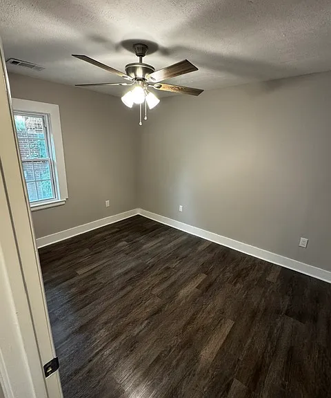 2841 Hawthorne Dr — Photo 5