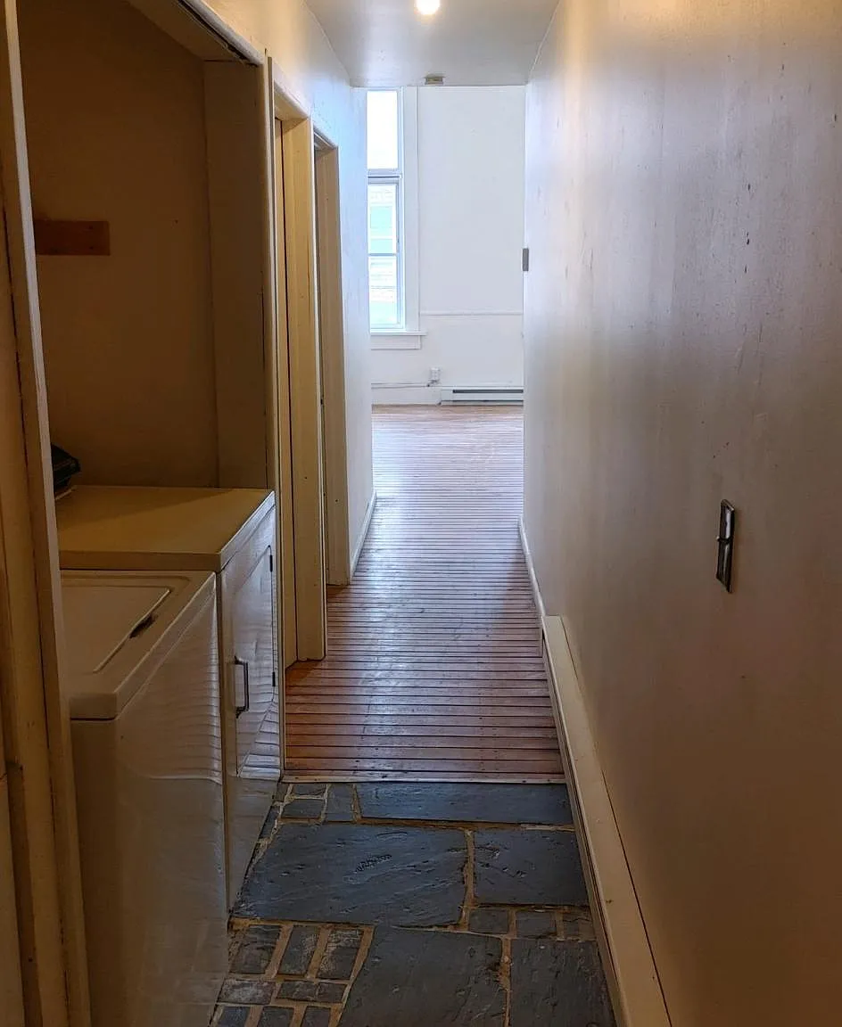 3 bed, 1200 sqft, $950 — Photo 2