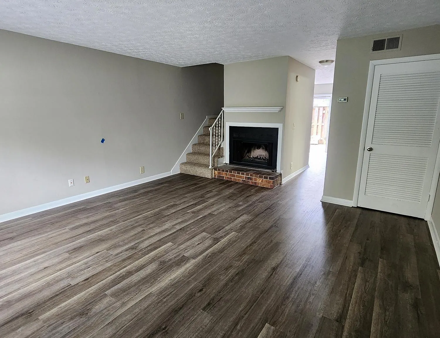 2 bed, 1.5 bath, 1122 sqft, $1,875 — Photo 3