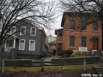 2nd image of 621 E Willow St