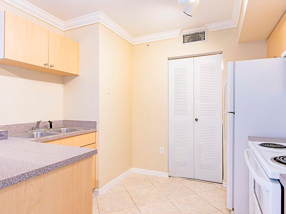 5th image of 1305 Villa Lane