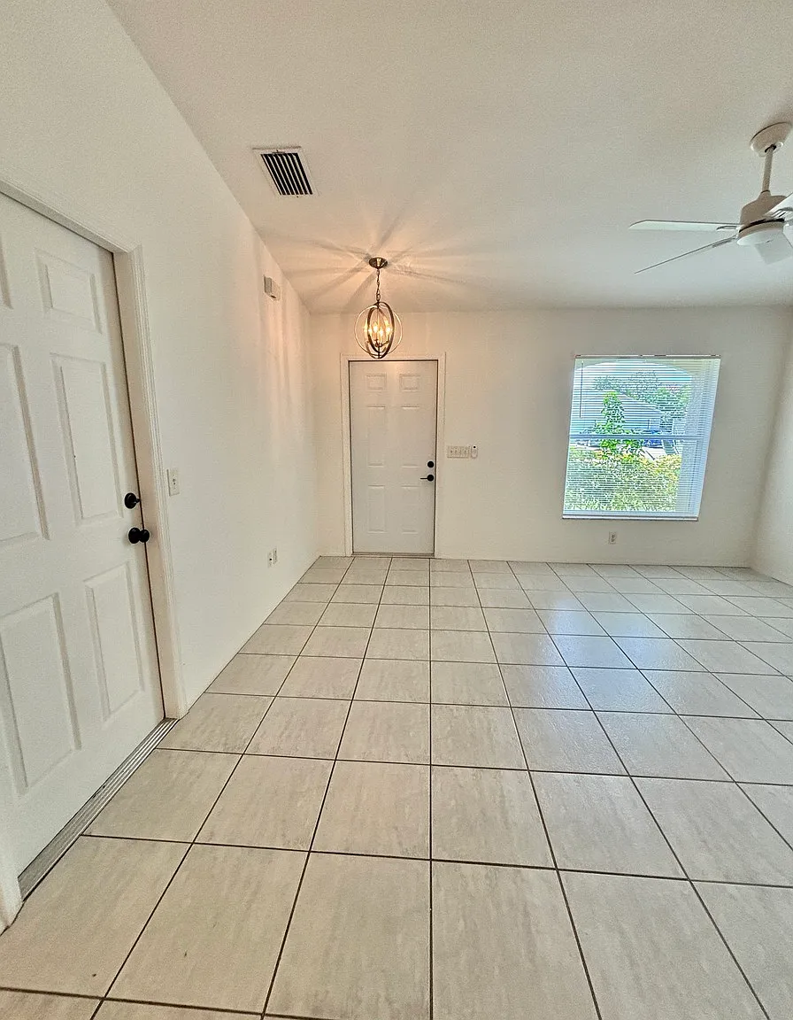 3 bed, 2.0 bath, 1139 sqft, $1,399 — Photo 3
