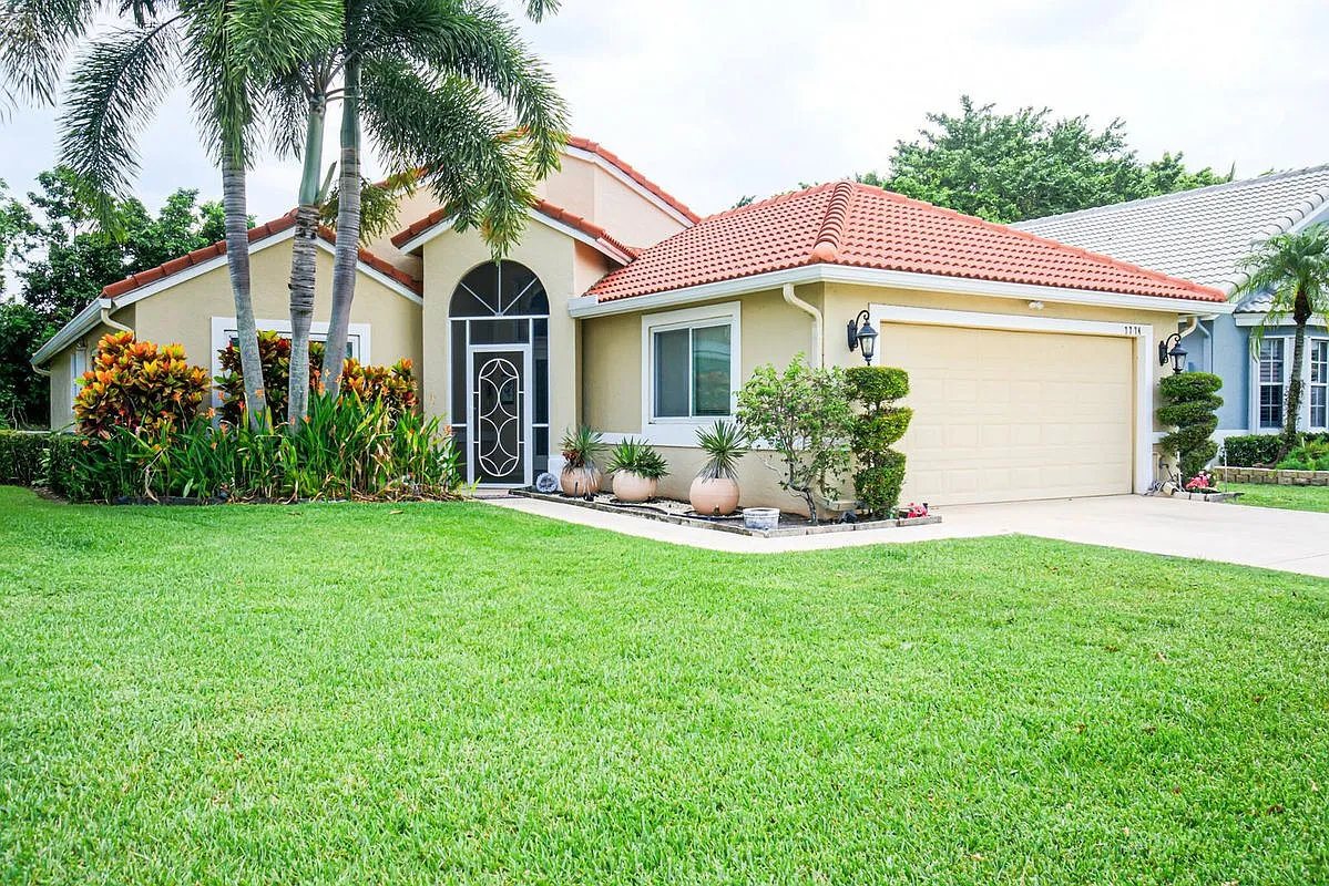 3 bed, 2.0 bath, 2023 sqft, $4,100 — Photo 1