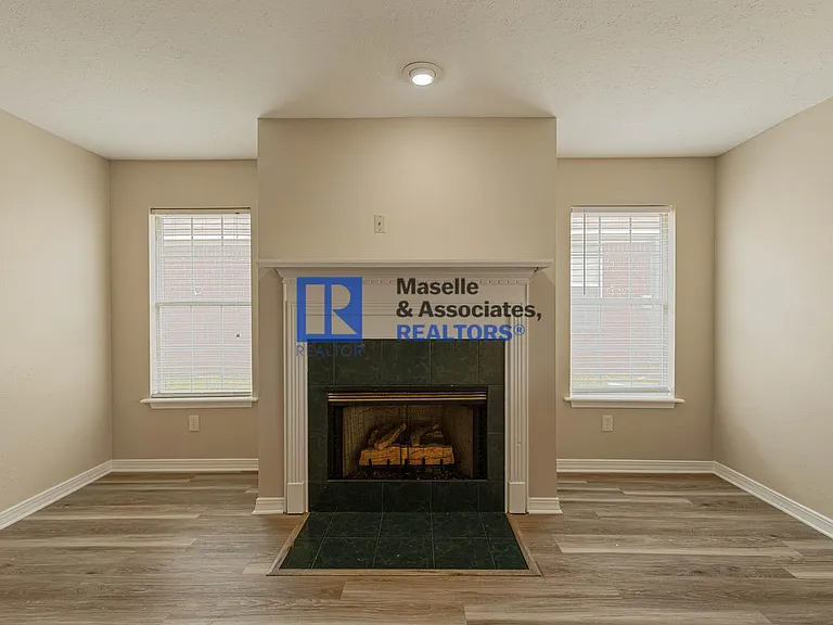 413 Woodlake Ln — Photo 16