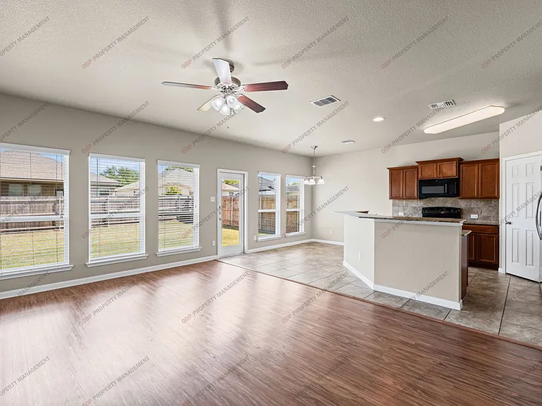 8012 Redbrush — Photo 3