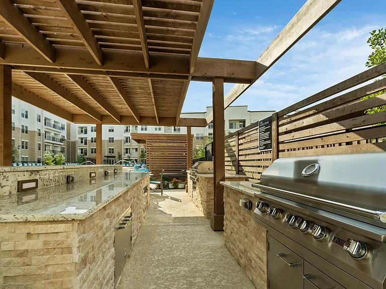 Luxe at Mercer Crossing — Photo 15