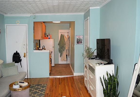 4th image of 326 E 6th St APT 12