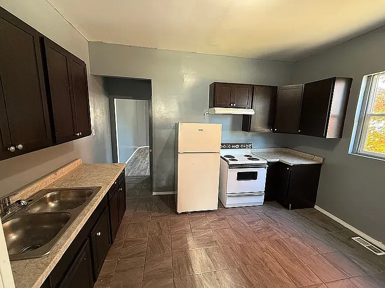 31 E Raymond St — Photo 11